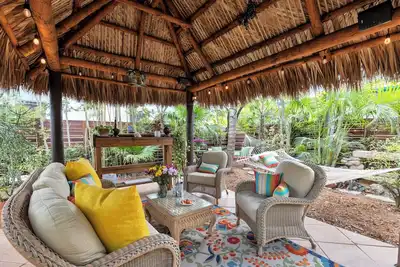 Image de Vie décontractée sur la plage - 1 lit / 1 salle de bain, inspiré de l'art, jardin privé, à quelques pas de la plage