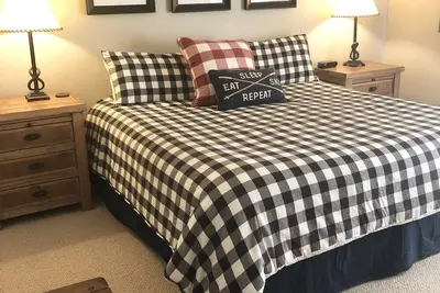 Image de À seulement 5 minutes de la télécabine avec piscine chauffée toute l'année, bains à remous et WiFi rapide