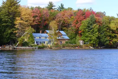 Image de Maison privée au bord du lac 4Bd / 3Bth pour 10 personnes. 300 pieds au bord du lac. Quai 40 'et bateaux. Pas d'animaux de compagnie