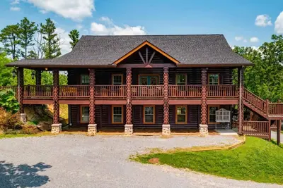 Image de Piscine privée chauffée, près de Dollywood, propriété d'un million de dollars