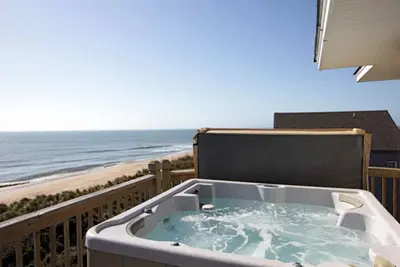 Image de Oceanfront Retreat, Buxton - ascenseur, piscine, bain à remous, salle de jeux, promenade de la plage
