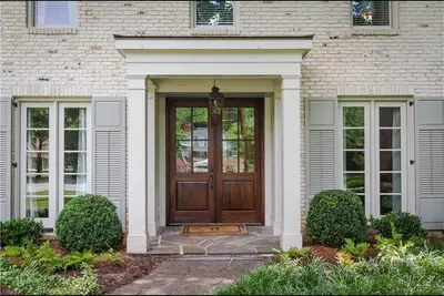 Image de Buckhead Home, 5 Br, 4. 5 salles de bain