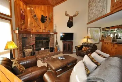 Image de Beautiful Mountain Condo peut accueillir 9 personnes et offre une vue incroyable!