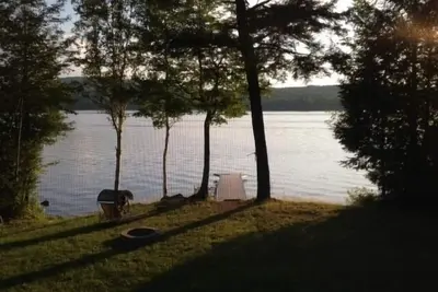 Image de Destination de vacances familiale au bord du lac sur le magnifique étang d'Embden (lac).
