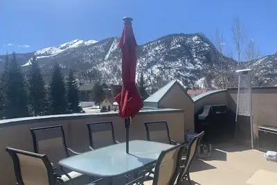 Image de Condo de luxe, Main Street - Meilleur Endroit En Frisco! 6 personnes