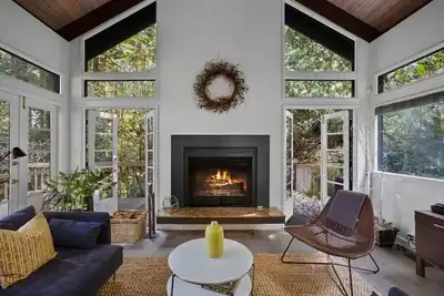 Image de Chalet privé bien aménagé dans votre propre parc personnel