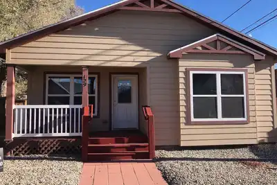 Image de * Centre-ville de Salida * Marcher jusqu'à la rivière * RÉSERVEZ Maintenant Pour La Saison De Ski! *