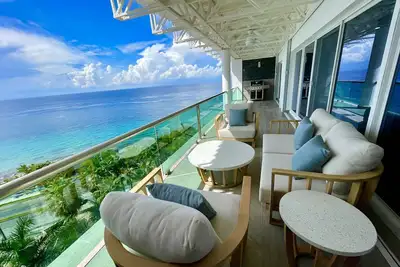 Image de Le parfait Penthouse 2 Br avec vue sur l'océan, piscine, tennis et salle de gym, près du centre-ville