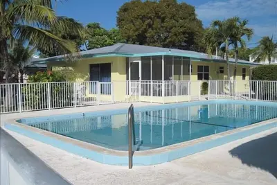 Image de 2/2 Duplex, Piscine, Tiki Hut, Canal Canard Key large Clean