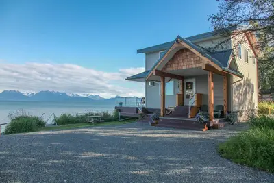 Image de Seafarer's Beach House Beach Front Property, vues incroyables!