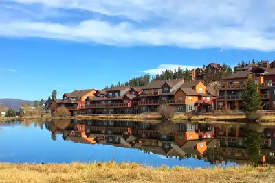 Image de Condo 2br confortable à Winter Park Fraser, une vue imprenable, Wifi, W / D, récemment rénové