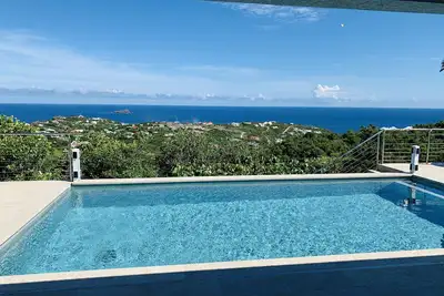 Image de Magnifique villa, spacieuse et confortable, calme et privée, vue imprenable!