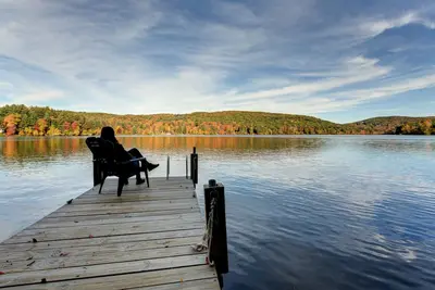 Image de Paisible, récemment rénové Lakeside Cottage sur le lac Garfield à Berkshires