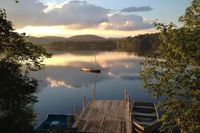 Image de Spacieuse location d'été Berkshire, quai privé sur le lac 3 Br / 2b