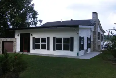 Image de Spacieux Lakefront w / quai privé entre Grove et Monkey Island!