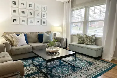 Image de 3 Bed / 2 Bath Ranch sur un sous-sol - Vous êtes sûr d'aimer cette maison mise à jour!