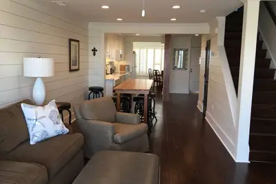 Image de Vue imprenable sur l'océan! Entièrement rénové, voiturette de golf incluse, cartes d'agrément