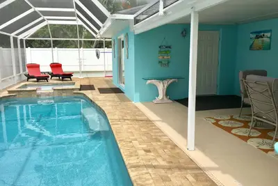 Image de \"Retraite côtière\" Pool Home avec Spa et accès à la plage privée