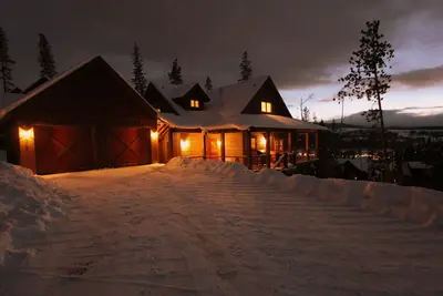 Image de Spectaculaire Mountain Home avec une vue imprenable