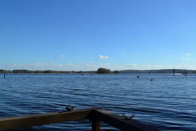 Image de La maison spacieuse de l'oncle Boo avec une vue magnifique sur le lac