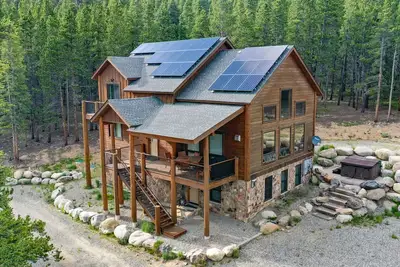 Image de Chessetts Lodge - Nouveau pavillon privé sur mesure avec bain à remous / table de billard / sauna