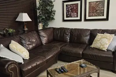 Image de 2 chambres 1 salle de bain Ski-in ski-out Slopeside joliment meublées Condo à Northstar