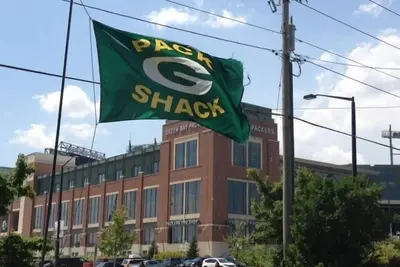 Image de Le Pack Shack. Situé dans le domaine des Ombres de Lambeau! COMPLÈTEMENT REMODÉ!