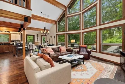 Image de Wintergreen Retreat - New Luxury Post & Beam Home, Devils Knob