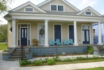 Image de Proche Quartier FRANÇAIS, 3 1/2 salles de bain, 4 lits King, 8 couchages - zone la plus sûre