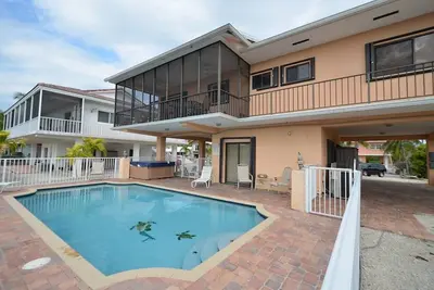 Image de L'escapade parfaite avec piscine chauffée, jacuzzi et slip de bateau