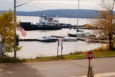Image de Sheila's Downtown Condo sur l'île Madeline
