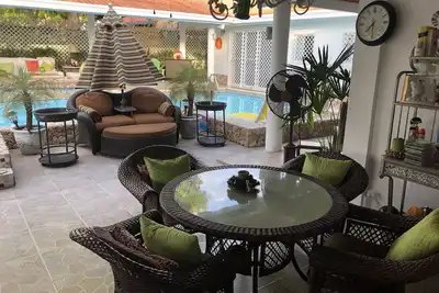 Image de Coronado Beach Vacation - Suite King avec piscine au bord de la piscine - Tropical Oasis