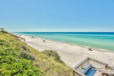 Image de La suite de la mer, perfection perfectionnée en bord de mer! Service de plage inclus!