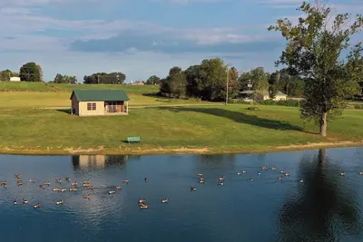 Image de Escapade en chalet confortable - À la campagne - Grand bel étang avec sentier pédestre