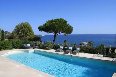 Image de Vue panoramique imprenable sur la baie de St Tropez et le front de mer