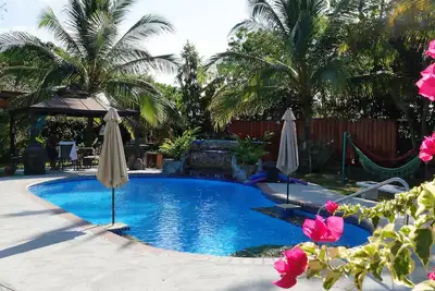 Panama Sarah's Casitas, à partir de 49 $ / nt. Propriété privée, grande piscine Easy Walk 2 Beach