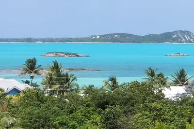 Image de Maison privée avec vue sur l'océan et Stocking Island à quelques pas de Jolly Hall.