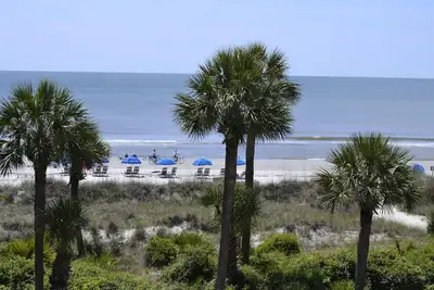 Image de Vues magnifiques sur l'océan. . . à quelques pas de la plage! Réservez maintenant l'été 2020!