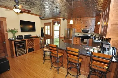 Image de Tritsch House B & B magnifiquement restaurée Queen Anne Alma Wi - Central Air