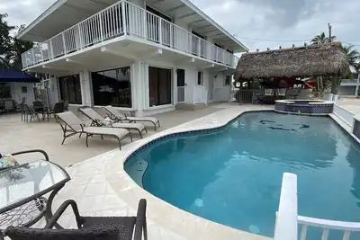 Image de Accueil à couper le souffle au bord de l'eau! Ouvert du 14 au 21 juillet! Prêt à louer!