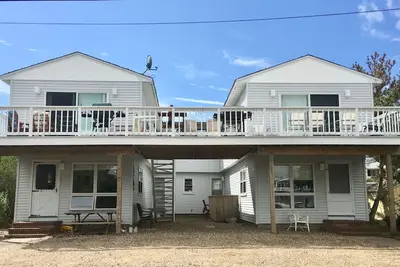 Image de Harvey Cedars Bayfront - 5 min de la plage. Couchers de soleil de l'immense terrasse. Bordereau de bateau