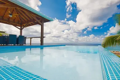 Image de Aucune voiture de location nécessaire - Piscine à débordement - Couchers de soleil spectaculaires - Luxe
