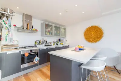 Image de Central & Secure 2br 2Bath à quelques minutes du London Eye!