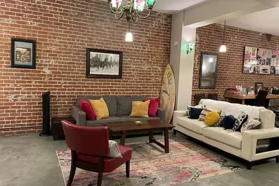 Image de Elégant Style Loft de luxe dans le quartier historique Downtown Premier! Animaux acceptés!