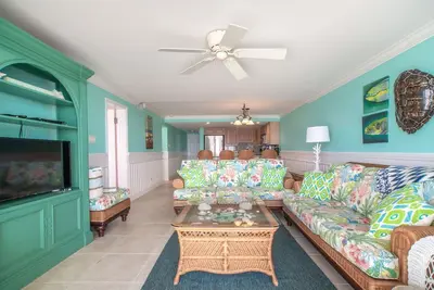 Image de Porche énorme! 3chambres-Oceanfront Condo