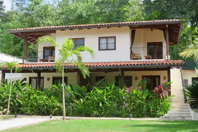 Image de Emplacement fantastique! Plage, restaurants, boutique de surf, à quelques minutes. . .