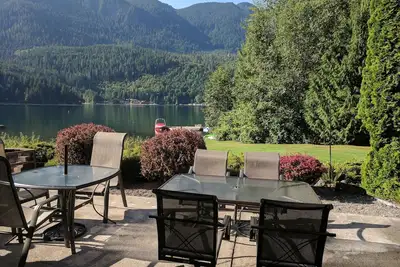 Accueil Lake Sutherland, bain à remous, quai privé, 2 acres, maison avec lits superposés / salle de jeux!