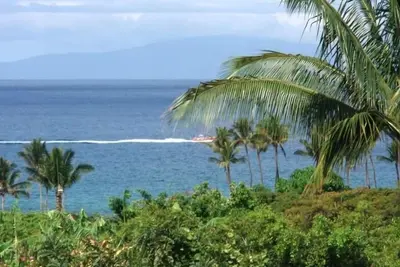 Image de Complètement rénové et vue sur la mer. . . . Obtenez tout dans le village d'Ekahi.