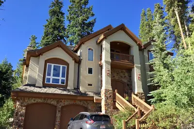 Image de Luxurious Peak 8 Home: Ski In / 1 pâté de maisons de la navette pour Mtn & Town, 12 personnes ou plus