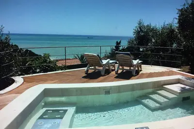 Image de Charme rustique avec vue sur mer et une petite piscine wifi gratuit dans Exclusive Alcove